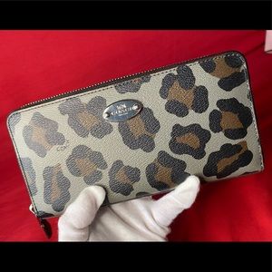 ✨COACH Ocelot Print Accordion Zip Around Wallet ✨